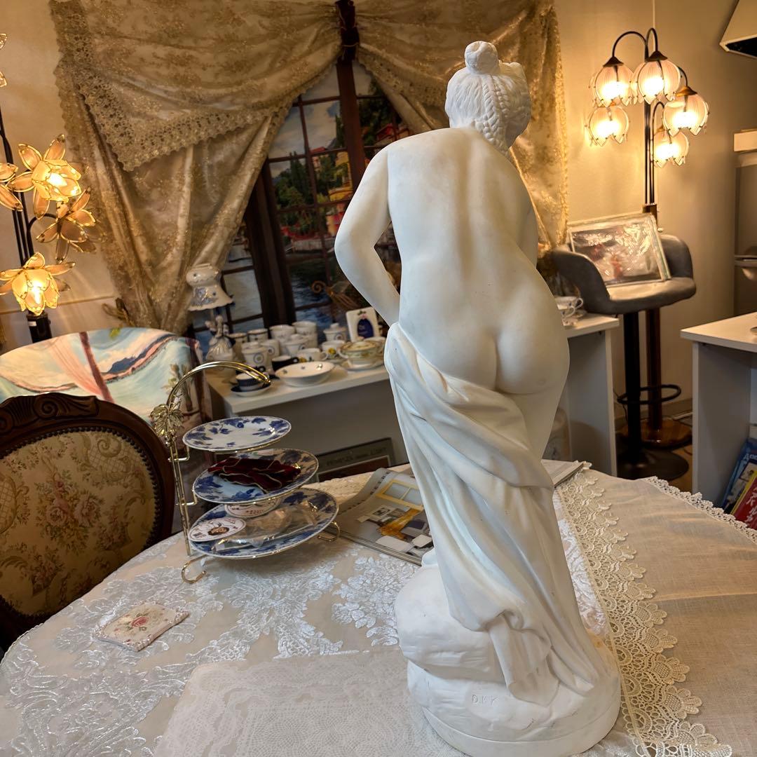 ビーナス湯浴みの像