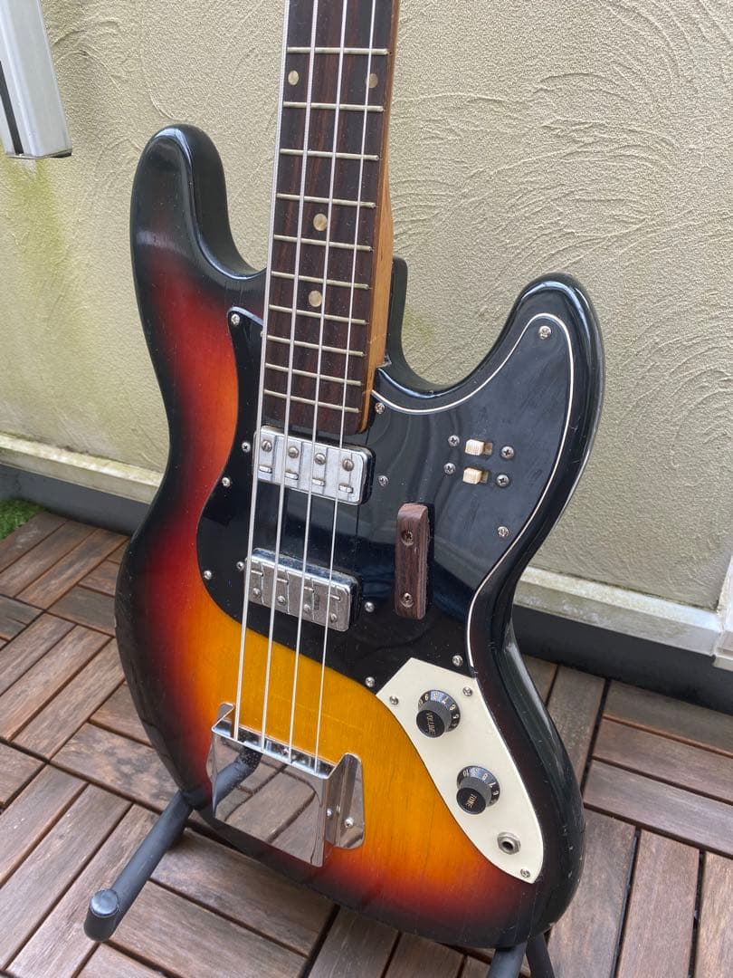 TRUMP ビザールエレキベース