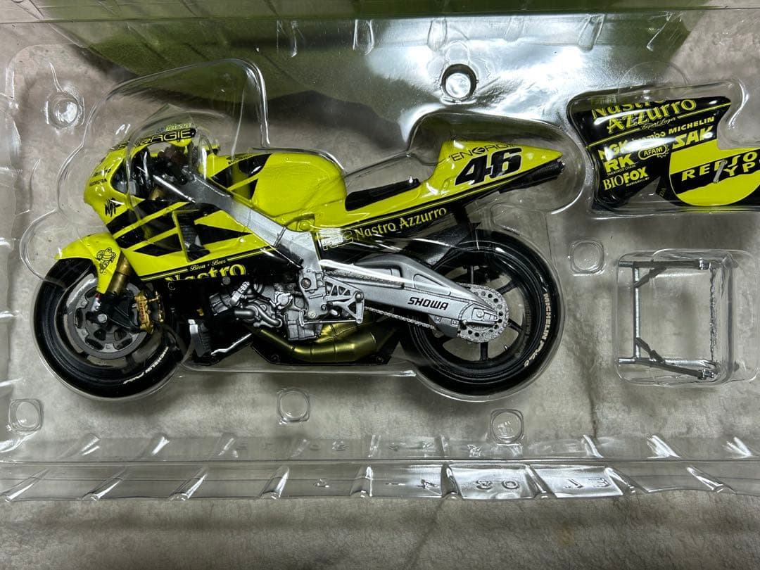 ミニチャンプス1/12Honda NSR 500 バレンチッーロッシ