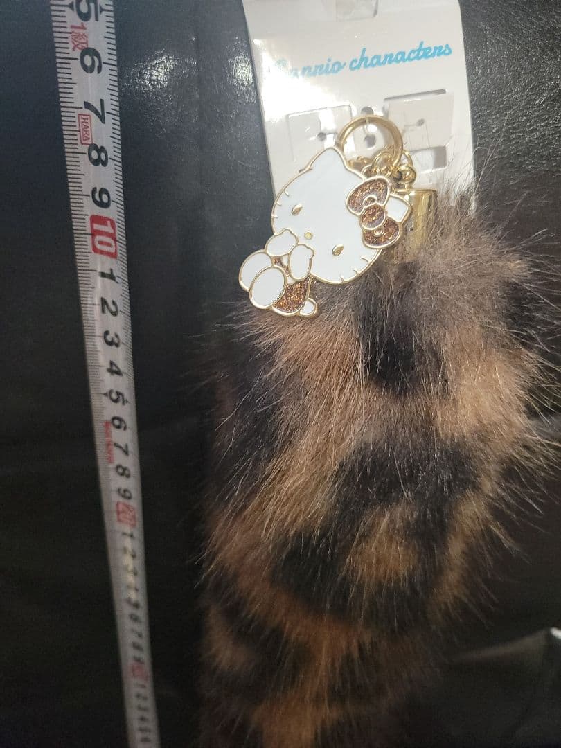 ハローキティ　キーホルダー　サンリオ　ヒョウ柄