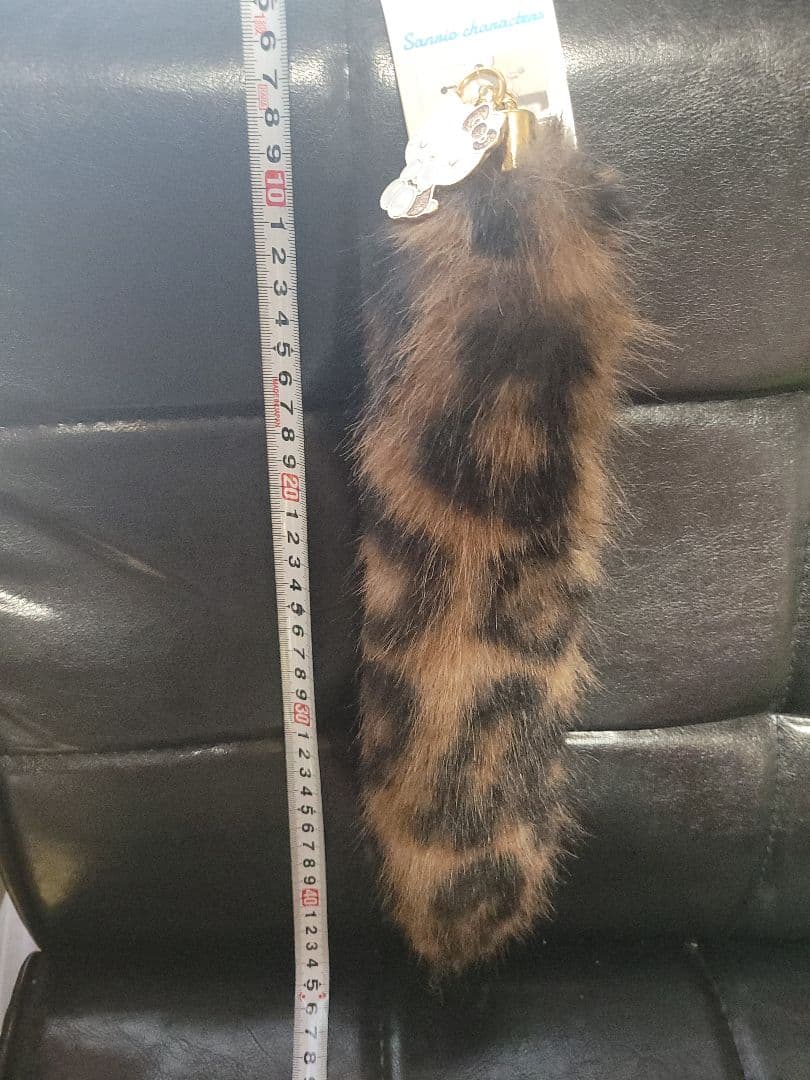 ハローキティ　キーホルダー　サンリオ　ヒョウ柄