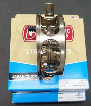 HARDY 　ニューモデルのレゾネイト2000にラインサービス。 新品保証書付き