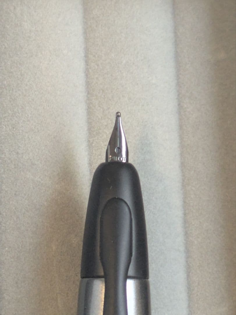 パイロット　キャップレス　万年筆　メタリックコレクション　ガンメタルグレー　中字