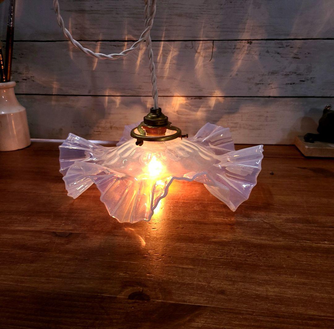 フランスアンティーク ペンダントライト オパールセントガラス フリルシェード