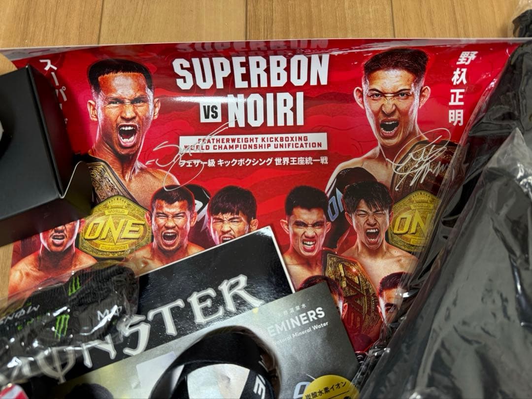 ONE173 【直筆サイン入りポスター】 VVIP席限定グッズ13点セット