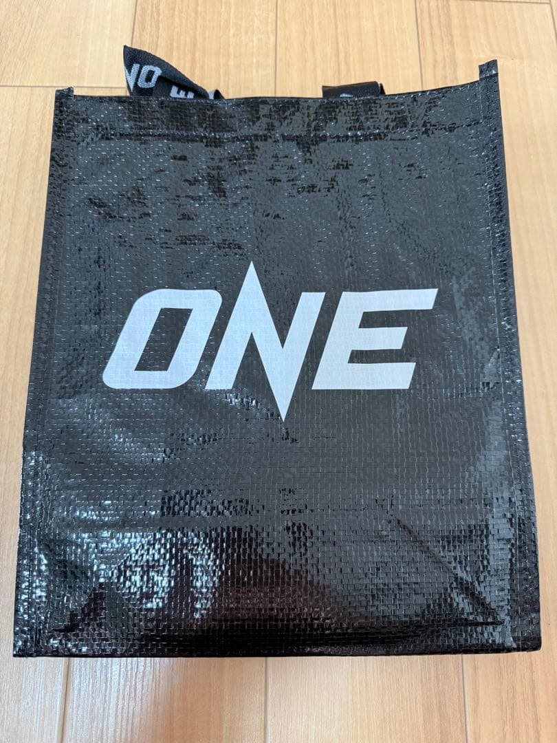 ONE173 【直筆サイン入りポスター】 VVIP席限定グッズ13点セット