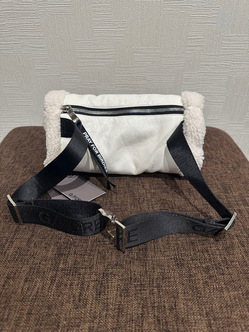 新品未使用新作G/FOREジーフォア　レザーハンドウォーマーホワイト