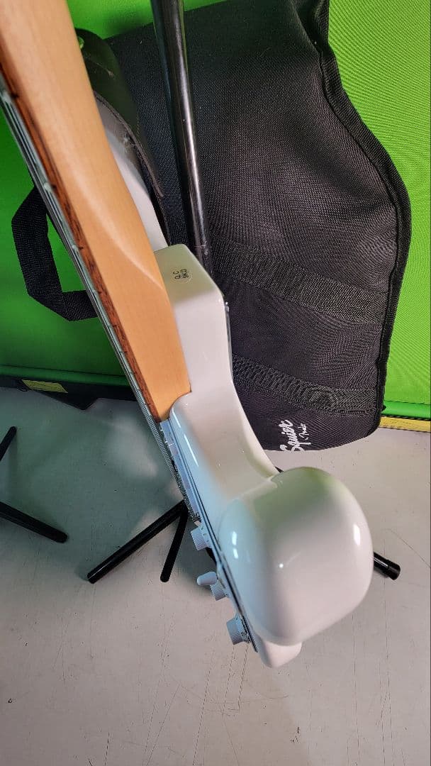 Squier by Fender stratocaster White 美品