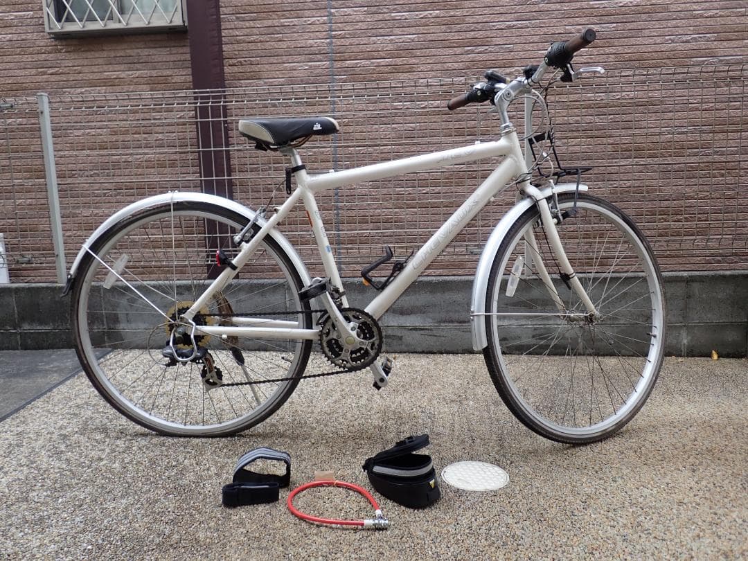 白いクロスバイク スポーツサイクル　アルミフレーム 27インチ　SHIMANO