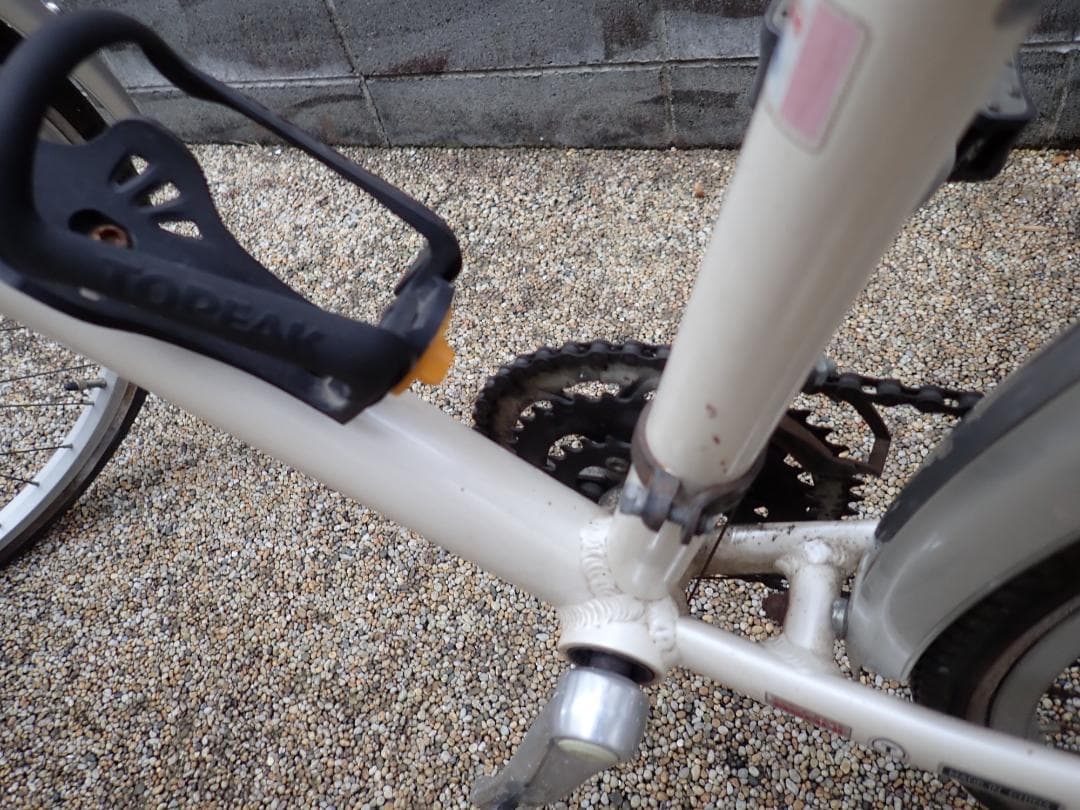 白いクロスバイク スポーツサイクル　アルミフレーム 27インチ　SHIMANO