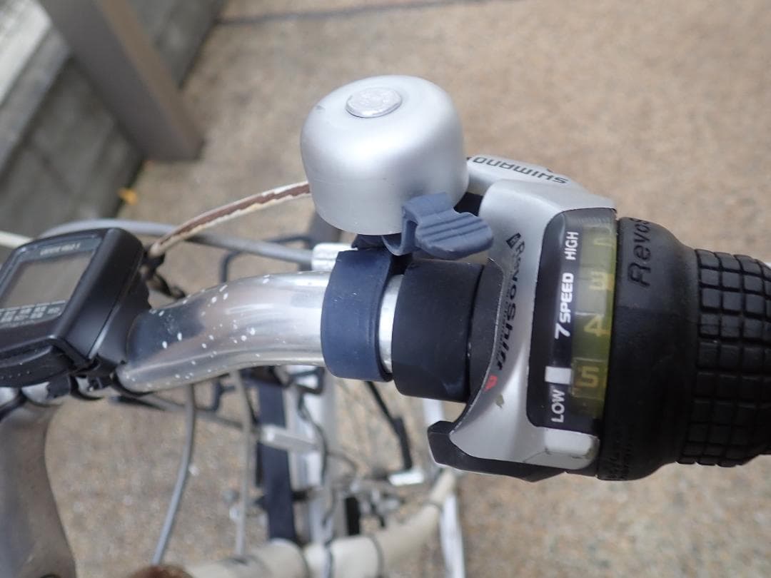 白いクロスバイク スポーツサイクル　アルミフレーム 27インチ　SHIMANO