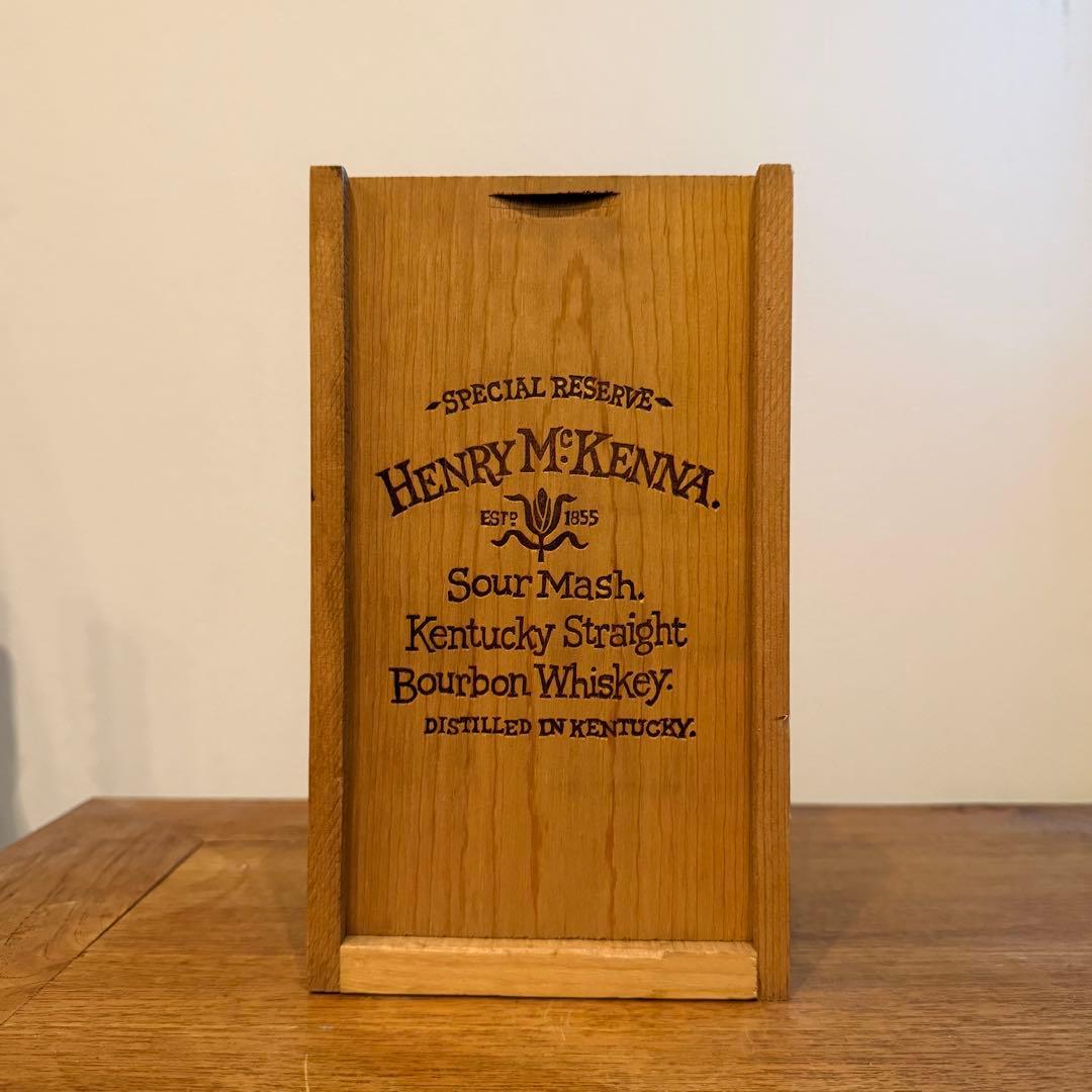 ヘンリー・マッケンナ　スペシャルリザーブ　木箱入りバーボンウイスキー 750ml