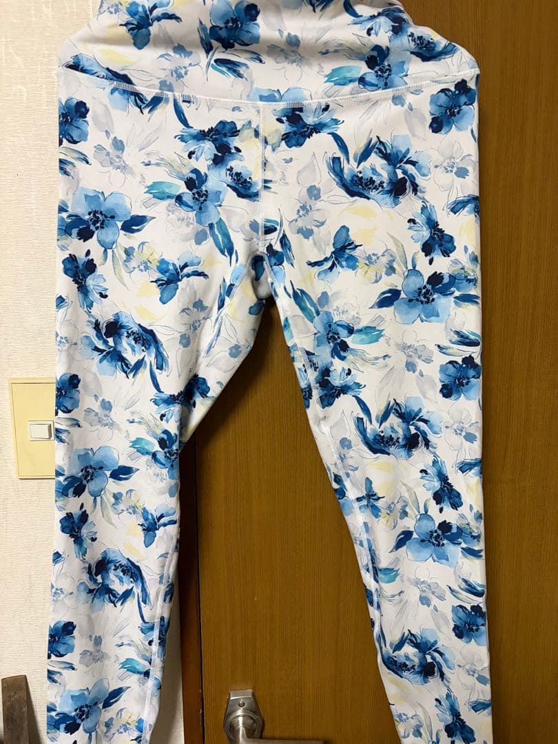 SUKALA 花柄 ヨガウェア セット ブラトップとレギンス、半袖