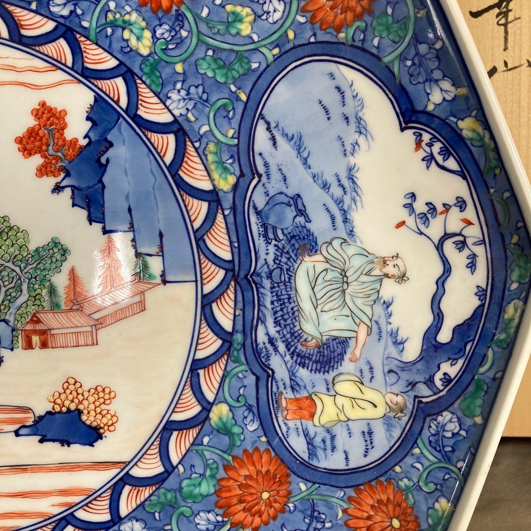 【萬右衛門】古伊万里の伝統　華山萬右衛門作　染錦山水見込四方間取唐人図　八角大皿