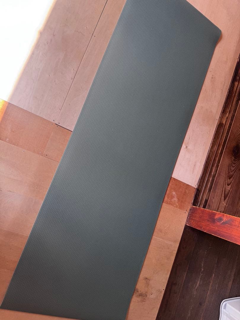 【美品】Manduka ヨガマット 5mm＋ストラップ | ブラックセージカーキ