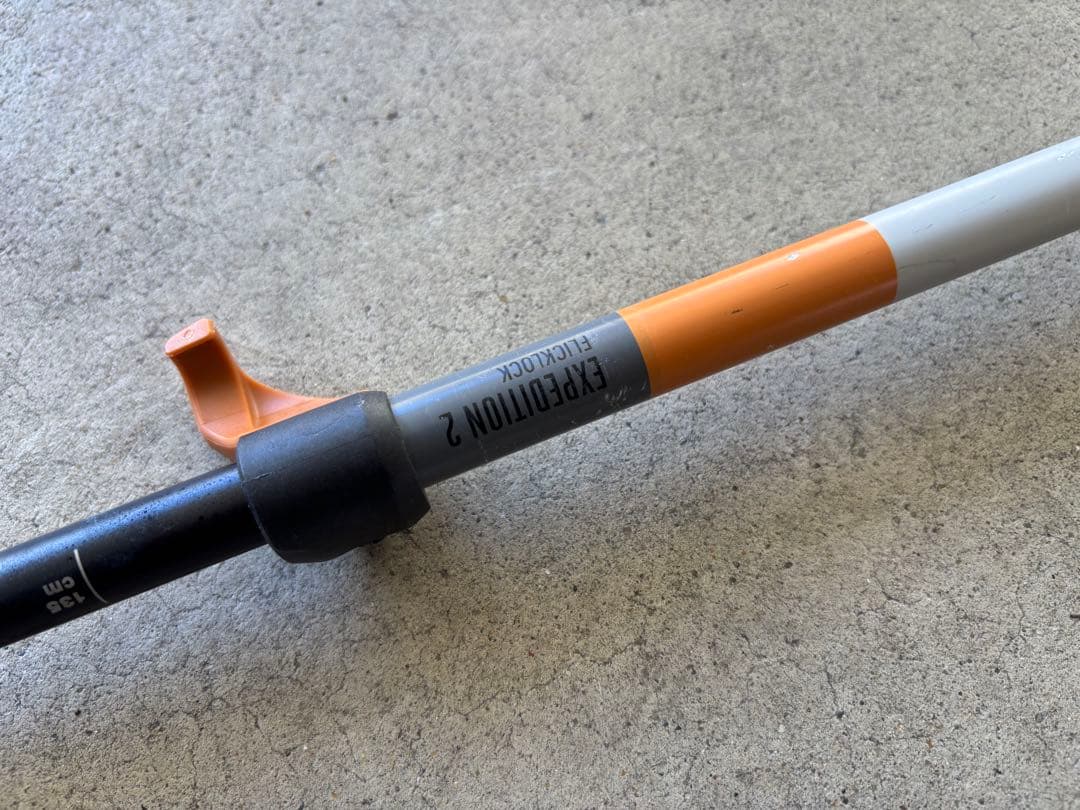 ★送料無料★お洒落　ブラックダイヤモンド　長さ調整ストック　スキー　雪山