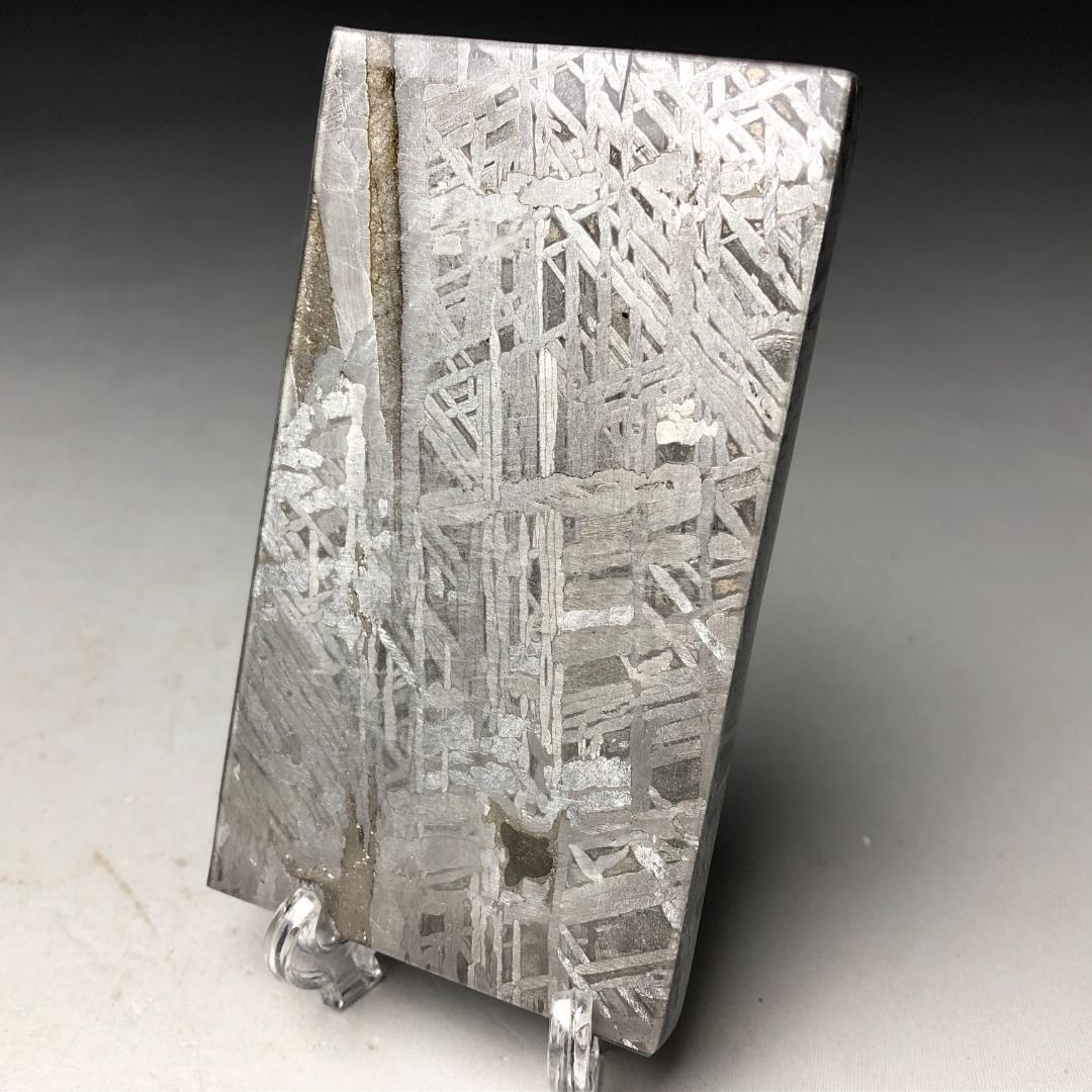 アルタイ隕石　 鉄隕石　メテオライト鉄隕石　原石 美品　重さ約193ｇ