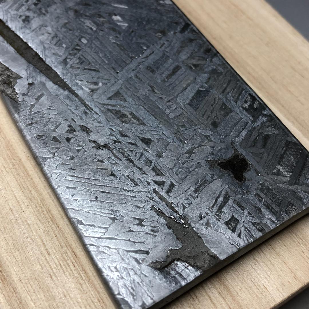 アルタイ隕石　 鉄隕石　メテオライト鉄隕石　原石 美品　重さ約193ｇ