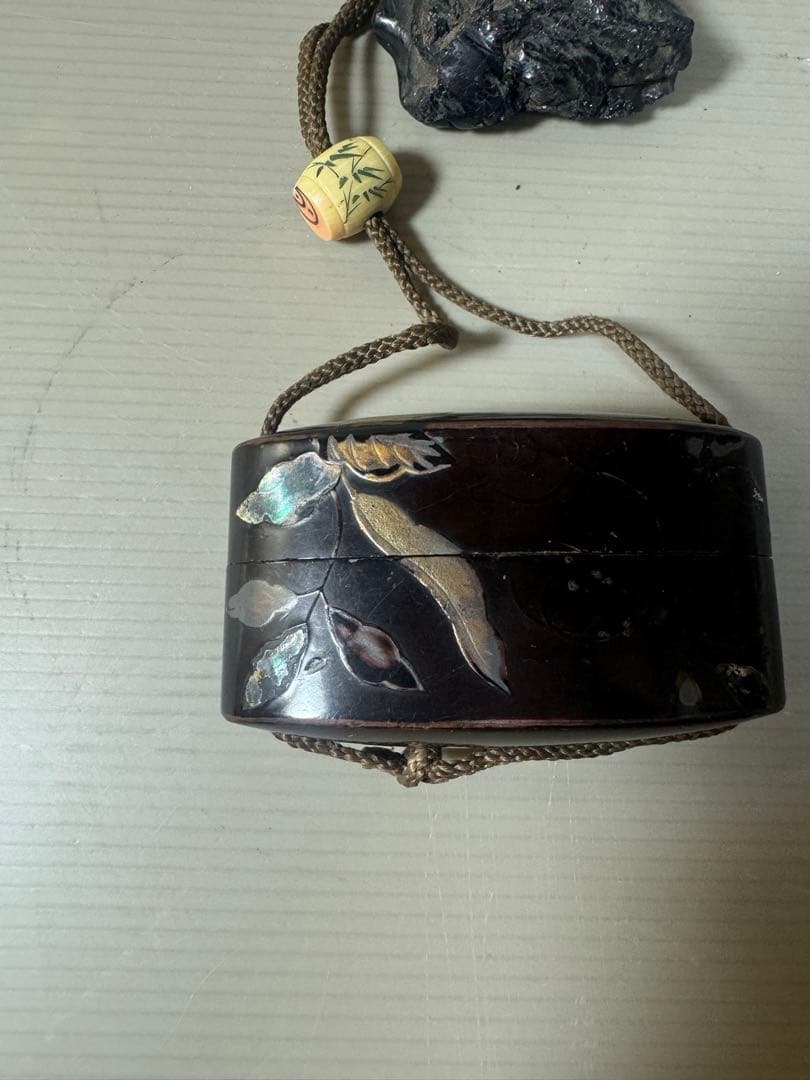 2426 時代物　印籠　根付