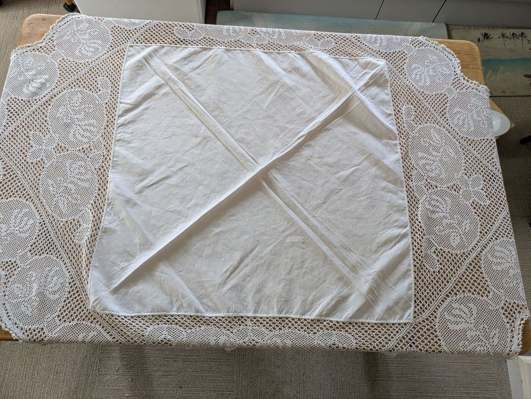 アンティークレース編みテーブルクロス 花模様