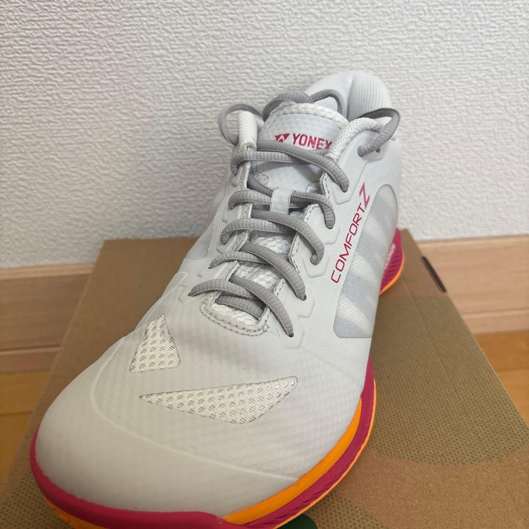 YONEX COMFORT Z シューズ ホワイト/ピンク/オレンジ