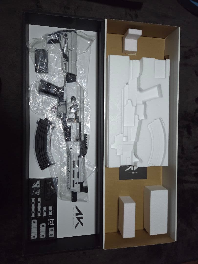 ※最終値下　2/7まで　AK ホワイトストーム 次世代電動ガン