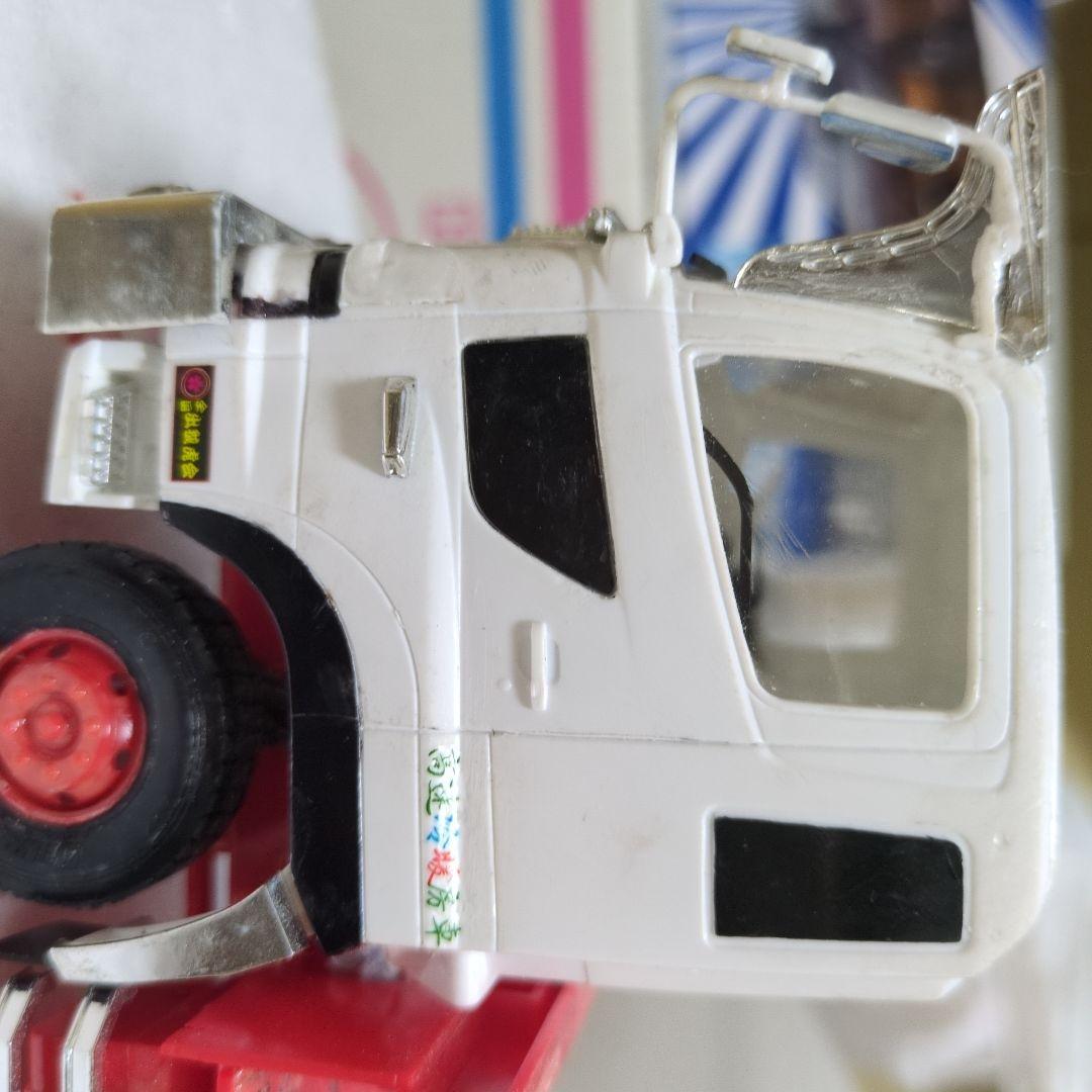 日野プロフィアトレーラーヘッドですいろいろ手を加えています