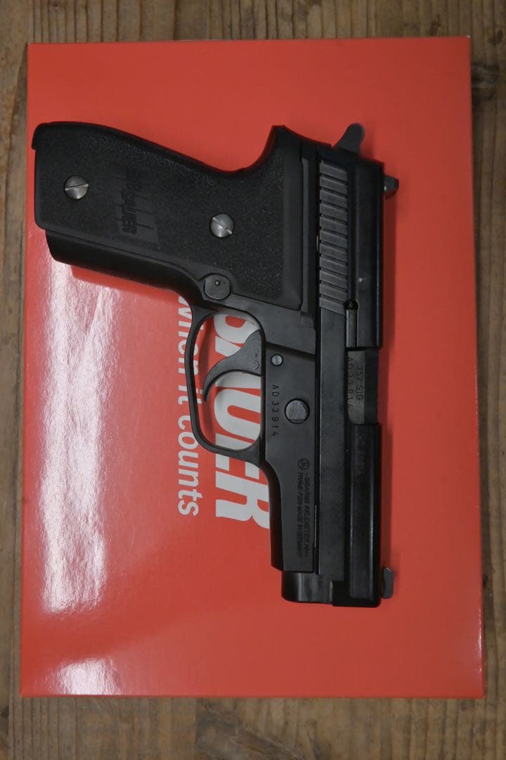 モデルガン タナカ SIG SAUER P229ブラック(発火式）