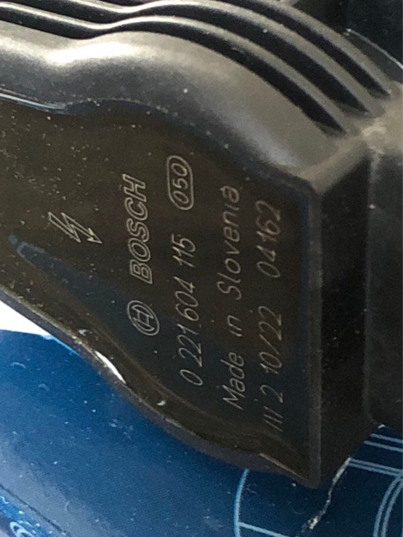 アウディ A4 8K イグニションコイル 4個セットBOSCH（純正OEM）