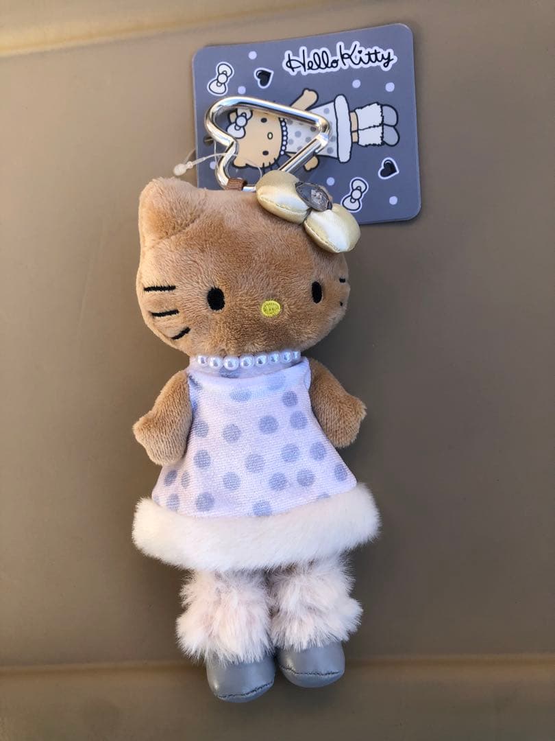 超お買得‼️正規品　新品　タグ付　ハローキティドレススタイルキーホルダー6set❣️