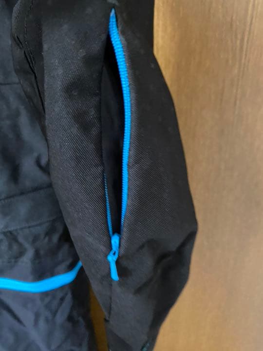 スノーボードウェア　つなぎタイプ　フード付き