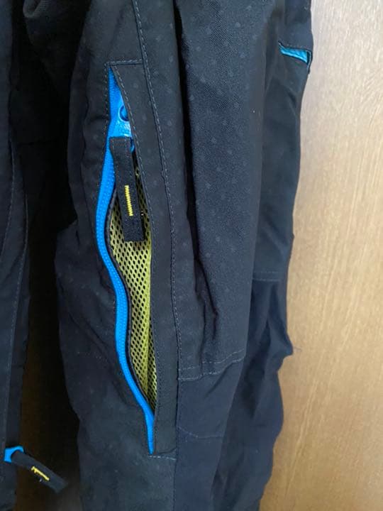 スノーボードウェア　つなぎタイプ　フード付き