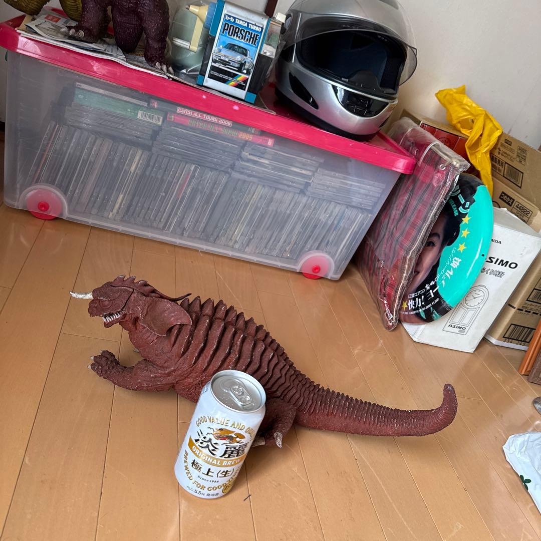 怪獣フィギュア 茶色