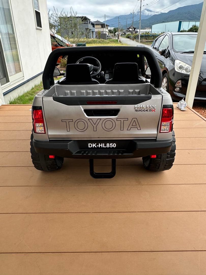 手渡し限定　乗用ラジコン　ハイラックス　ラギット