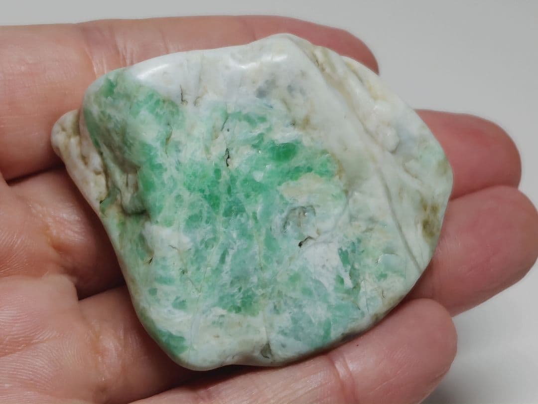 白緑 61g 翡翠 ヒスイ 原石 鑑賞石 自然石 誕生石 鉱物 鉱石 水石