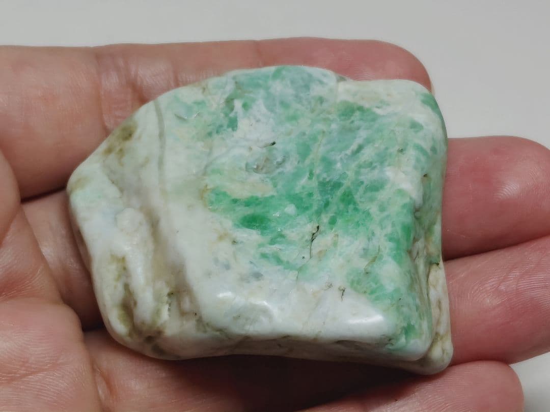 白緑 61g 翡翠 ヒスイ 原石 鑑賞石 自然石 誕生石 鉱物 鉱石 水石