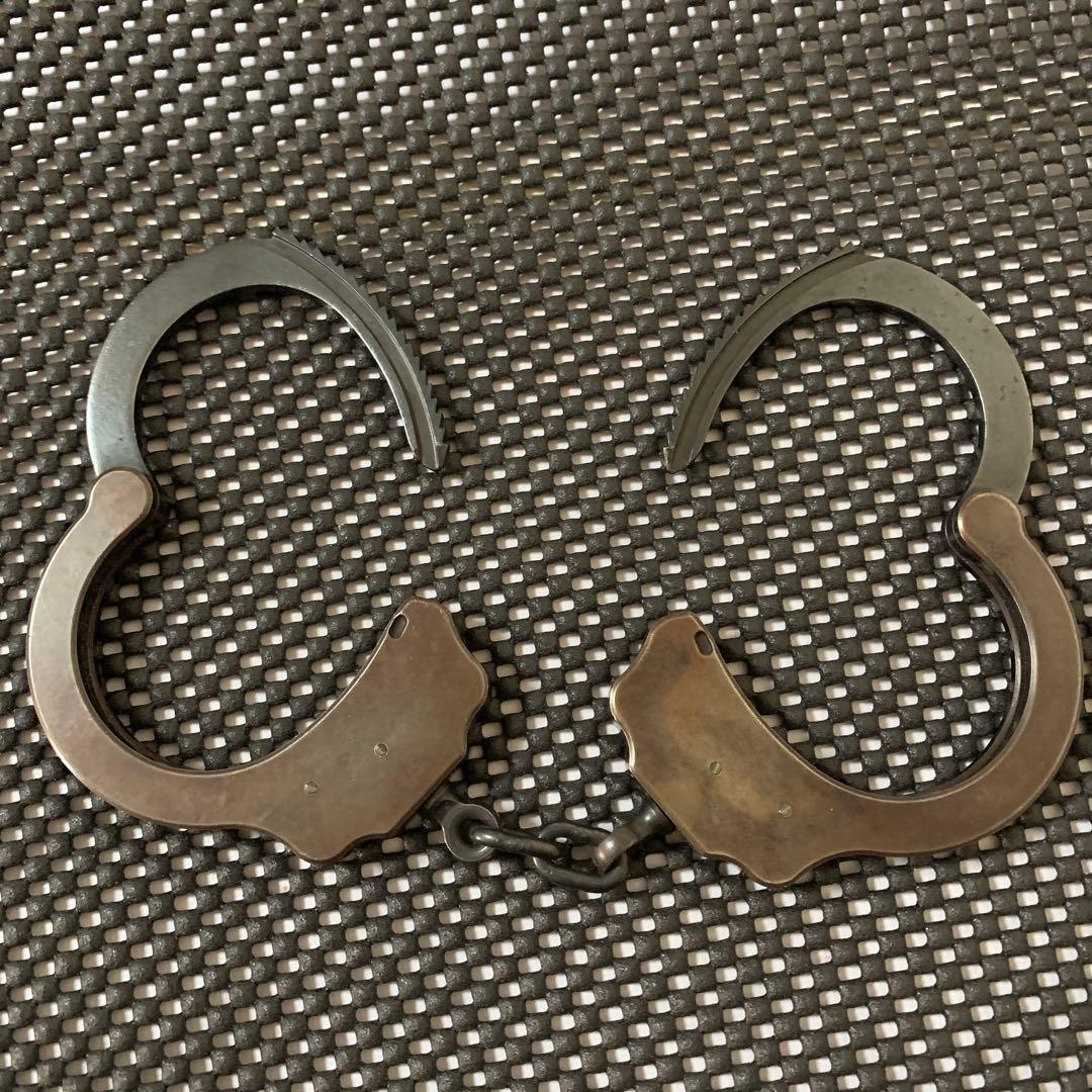 本物　ハンドカフ手錠&ケース