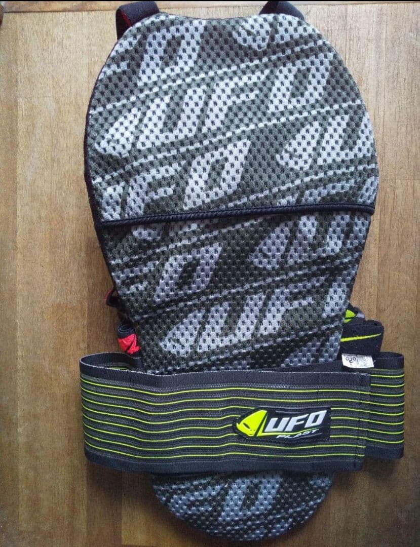 「ほぼ新古品」 UFO PALST プロテクター