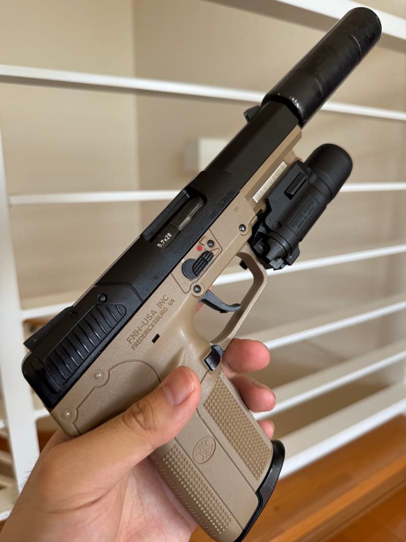 東京マルイ ファイブセブン カスタム品 ガスガン サプレッサー ライト付き