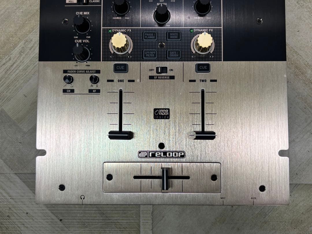 reloop USBインターフェイス搭載のデジタル2chDJミキサー KUT