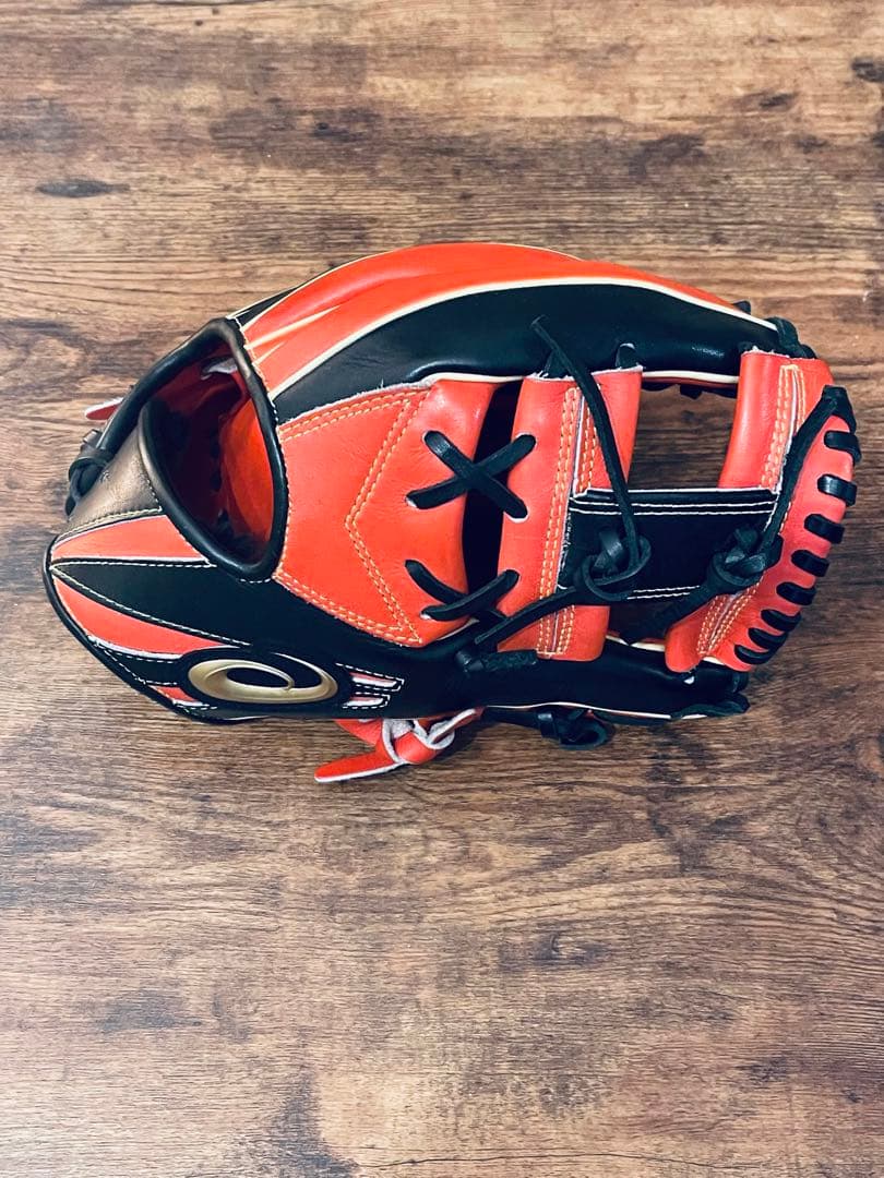 軟式野球グローブ 赤／黒
