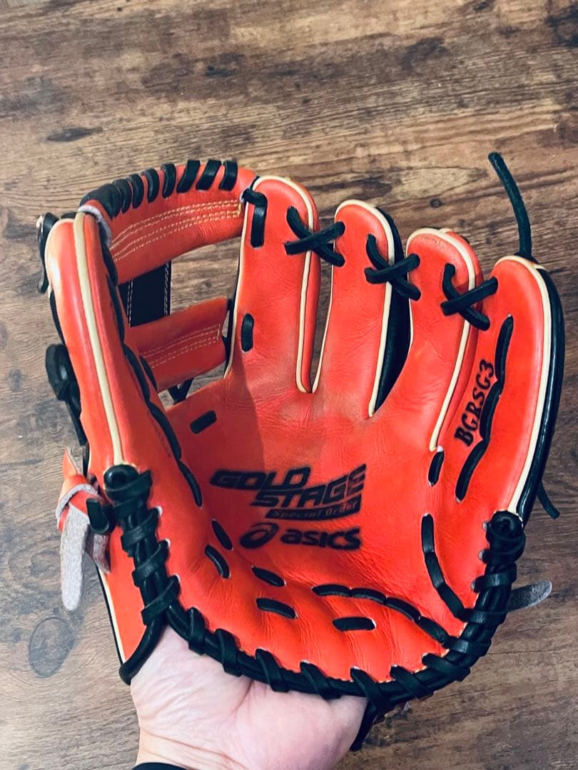 軟式野球グローブ 赤／黒