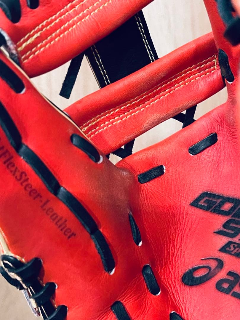 軟式野球グローブ 赤／黒