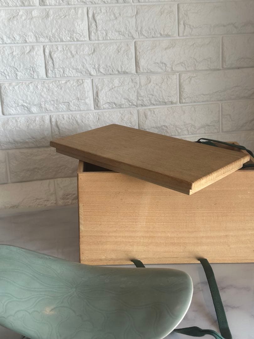 希少な高麗青磁(霧箱付き) 四方山