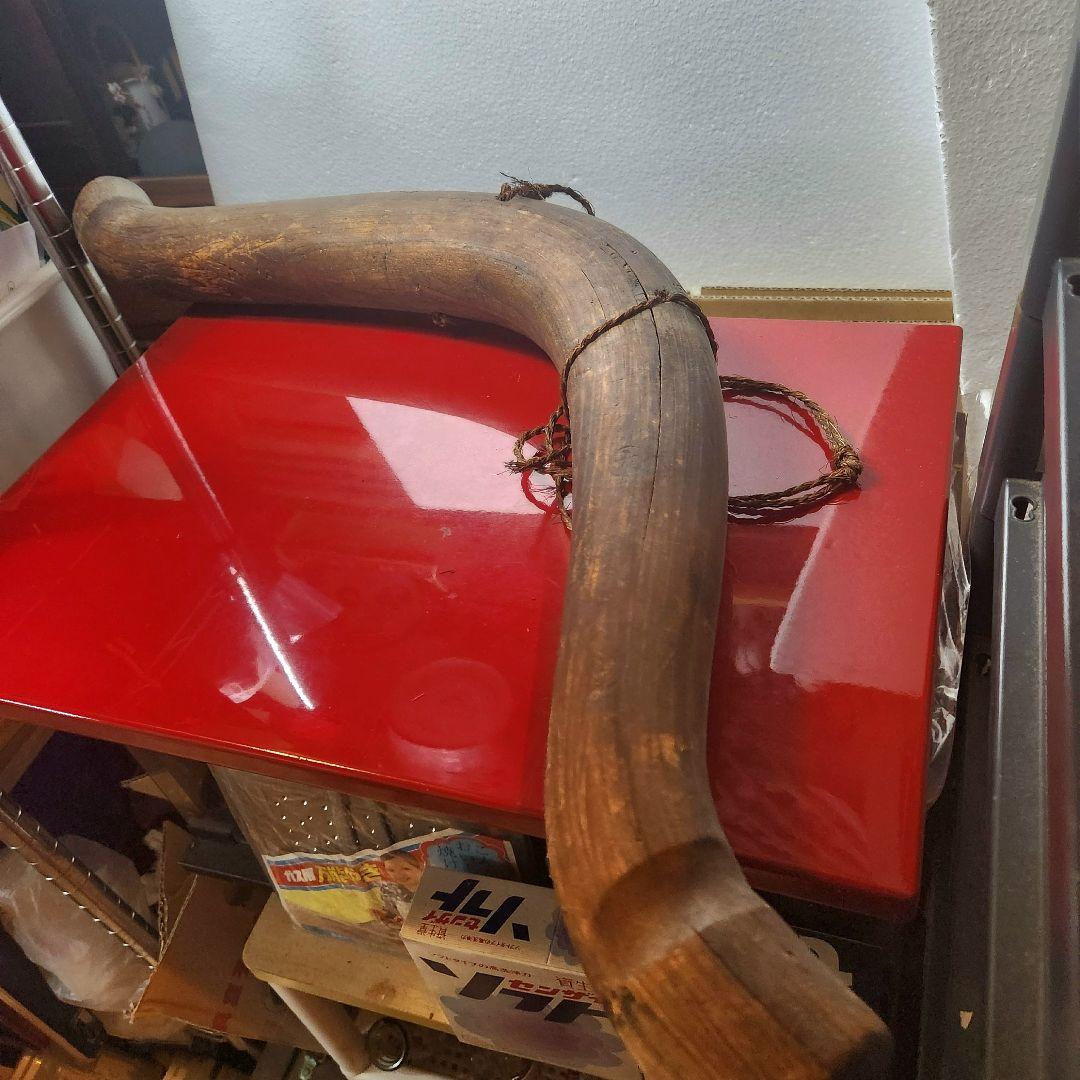 昔の古民具、農機具、畑を耕す為に、牛の背に装着した木製の鞍。