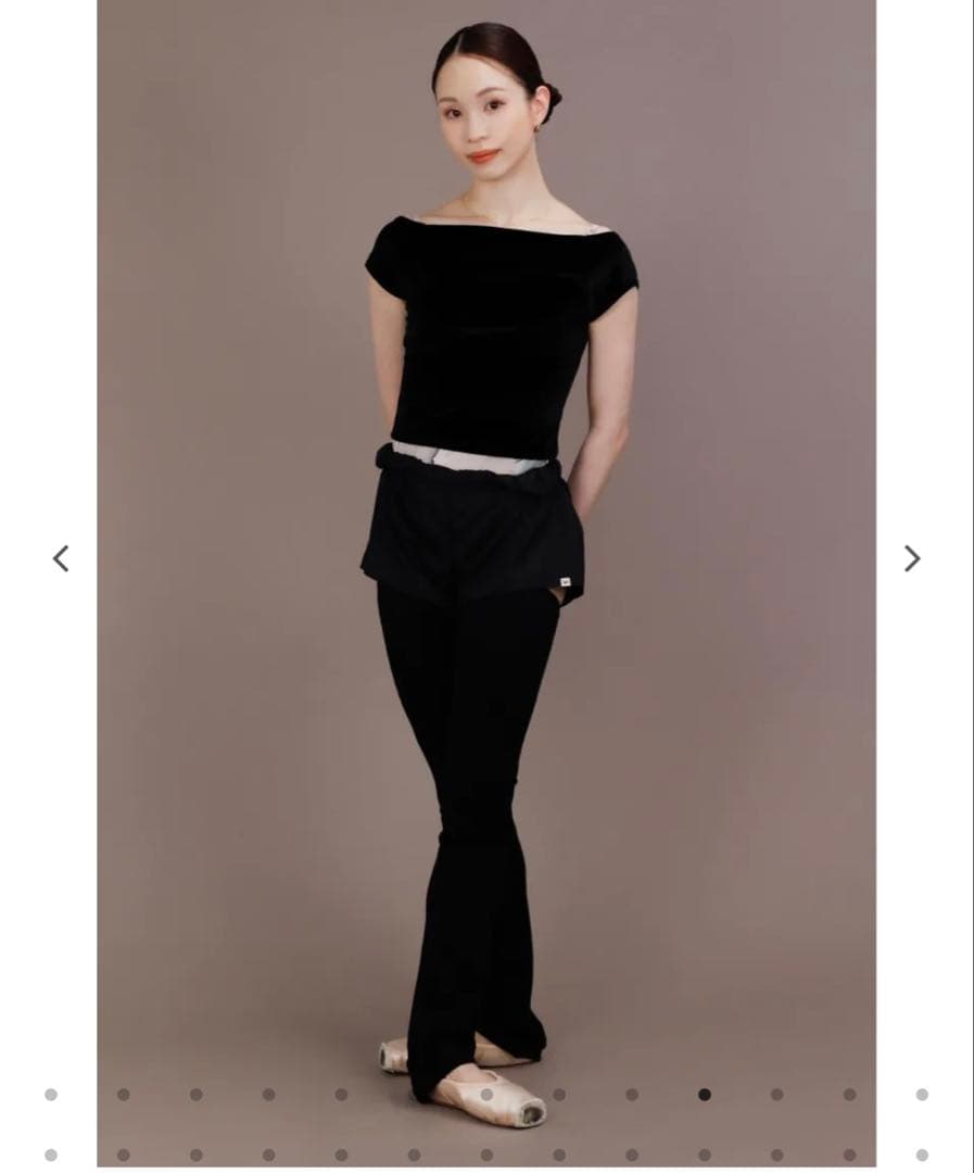 お得 新品 Glossy S size ブラック unoa ウノア トップス