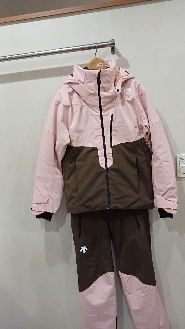 デサント　スキーウエア　Sサイズ　DESCENTE　２０２４