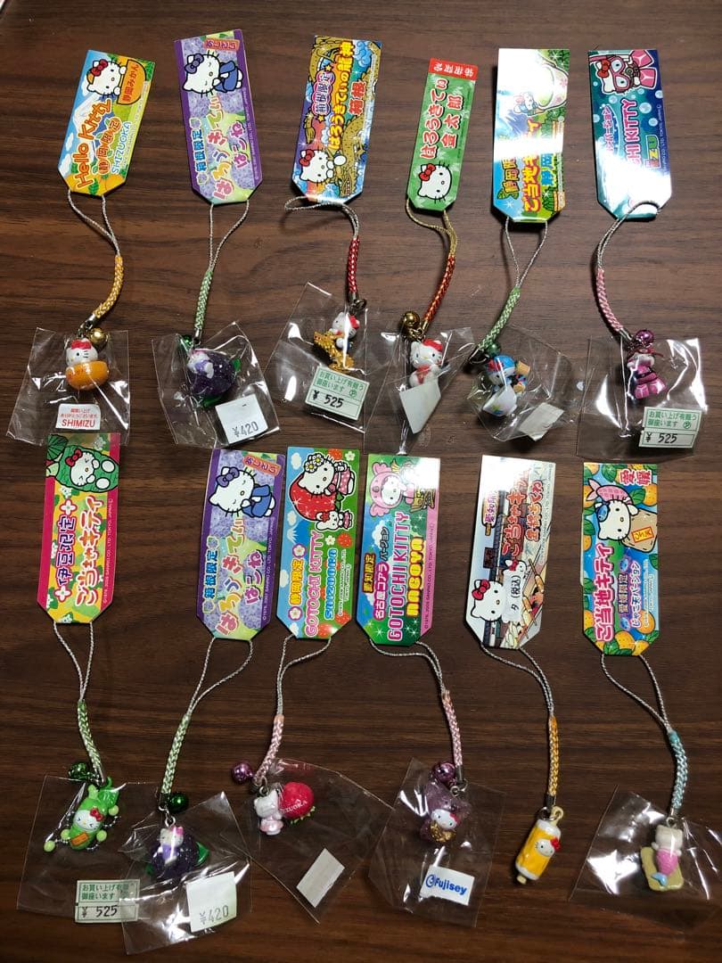 ご当地キティストラップ69個