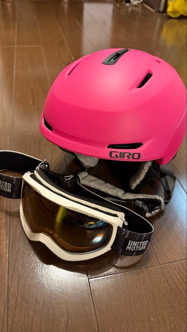 デサント　スキーウェア　ジュニア150（調整機能付き）＋ヘルメット＋ゴーグル