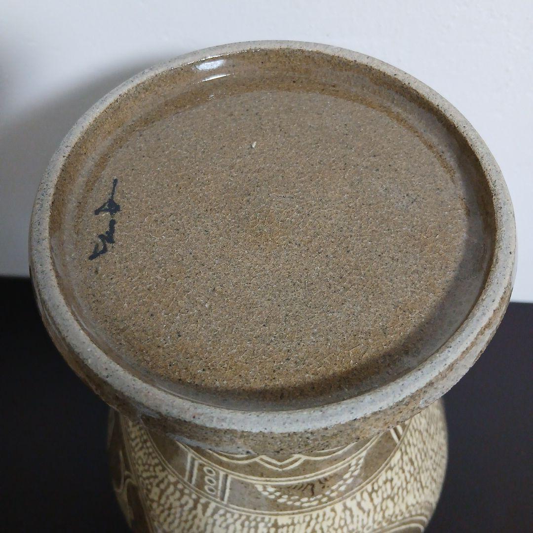 陶器 花瓶 魚と鳥の模様 双魚　象嵌技法　韓国　朝鮮　粉青沙器　梅瓶